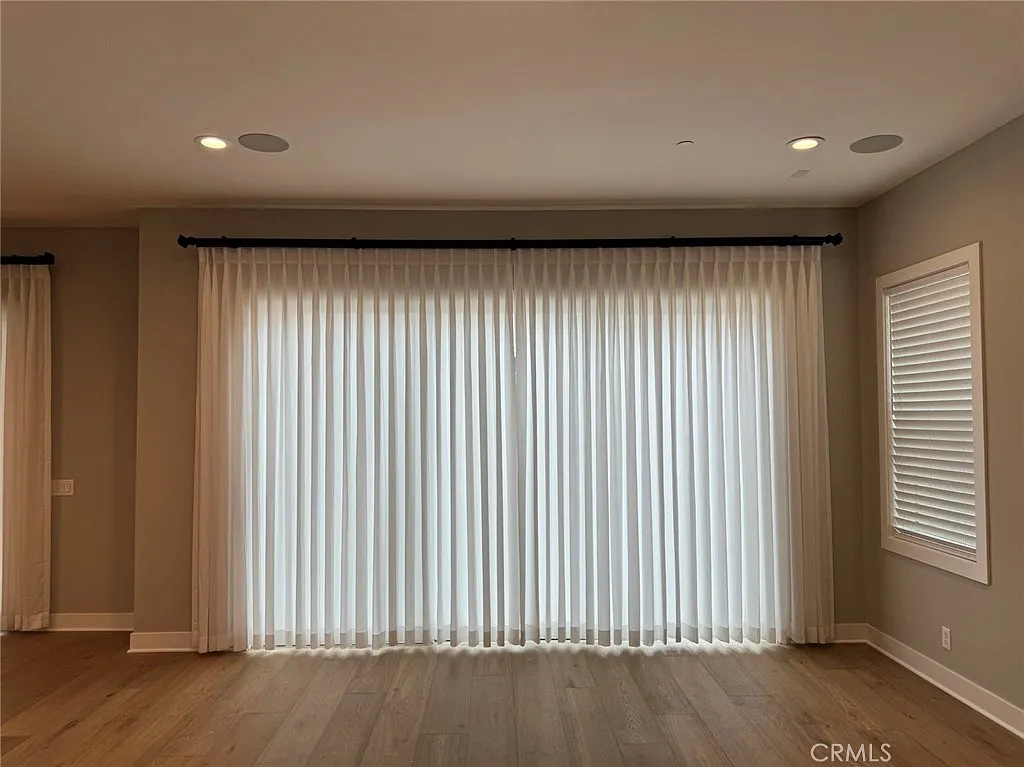 5 bed, 3176 sqft, $7,300 — Photo 3