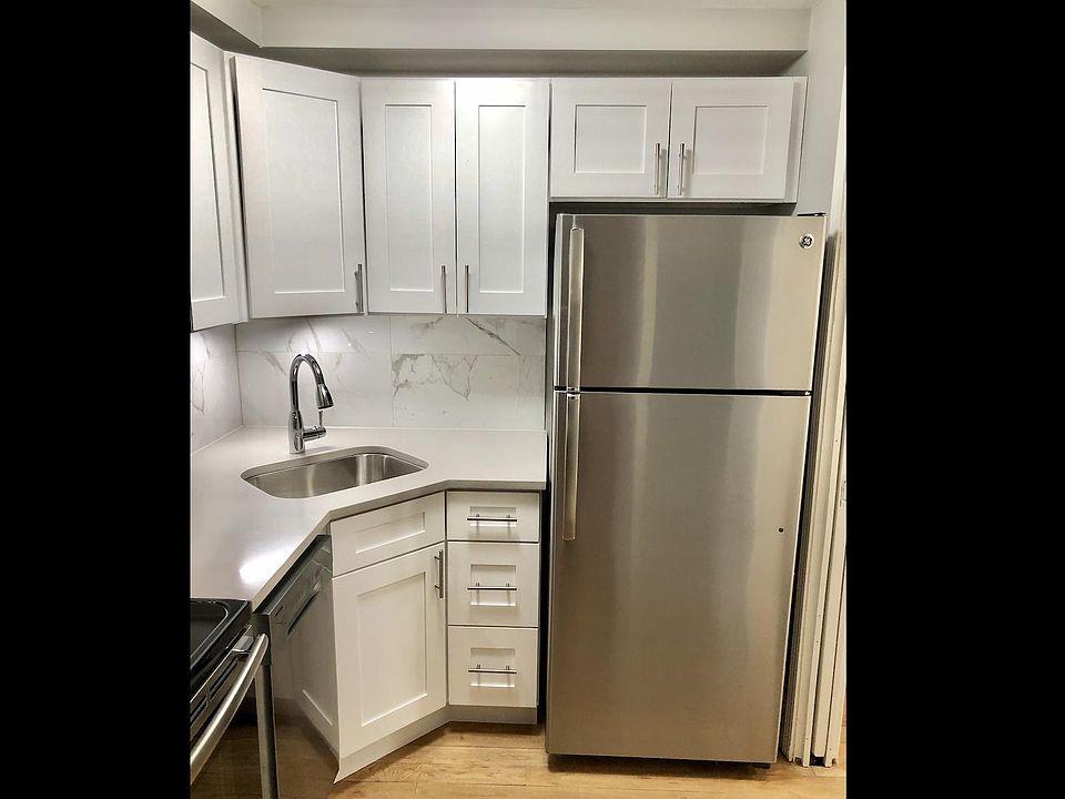 1st image of 4616 N Wolcott Ave