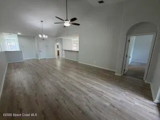 3 bed, 2.0 bath, 1781 sqft, $2,000 — Photo 4