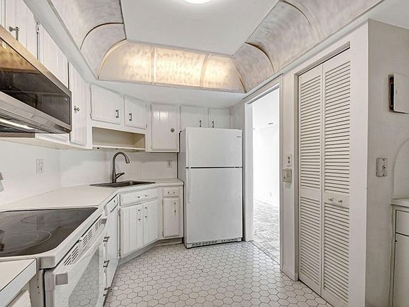 3rd image of 2000 Presidential Way APT 1204