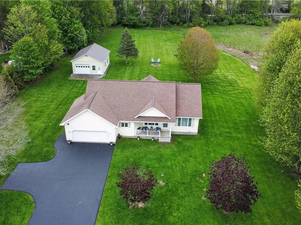 7338 Railroad St, Stittville, NY 13469