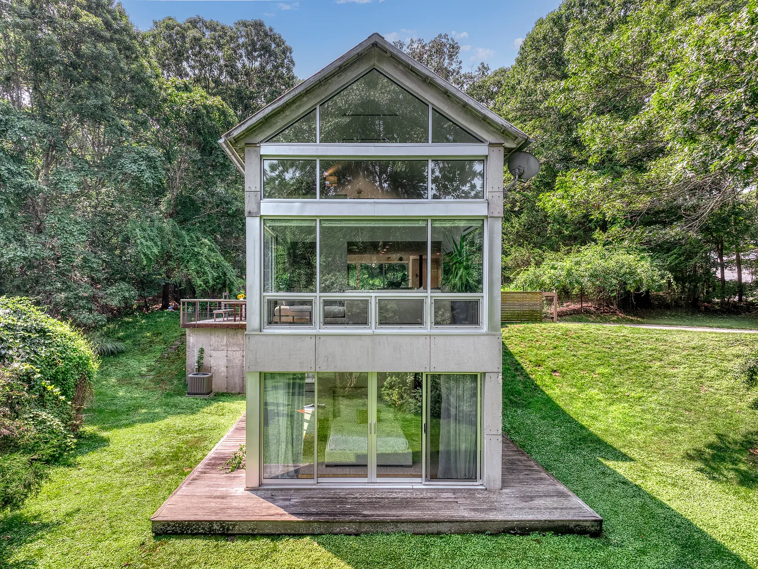 Modern Bungalow in Sag Harbor — Photo 2