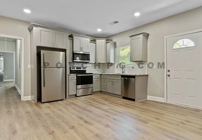 1211 Spring Creek St SW #B — Photo 5