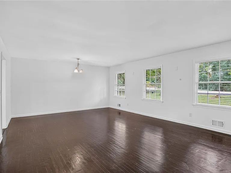 2495 Whites Mill Rd — Photo 12