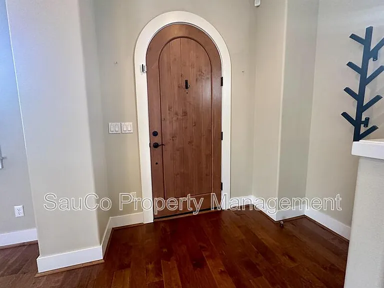 456 SW 203rd Ter — Photo 2