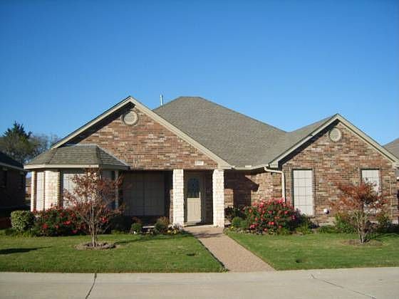 1st image of 111 Crestpark Dr