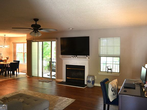 3rd image of 404 Ridgefield Dr