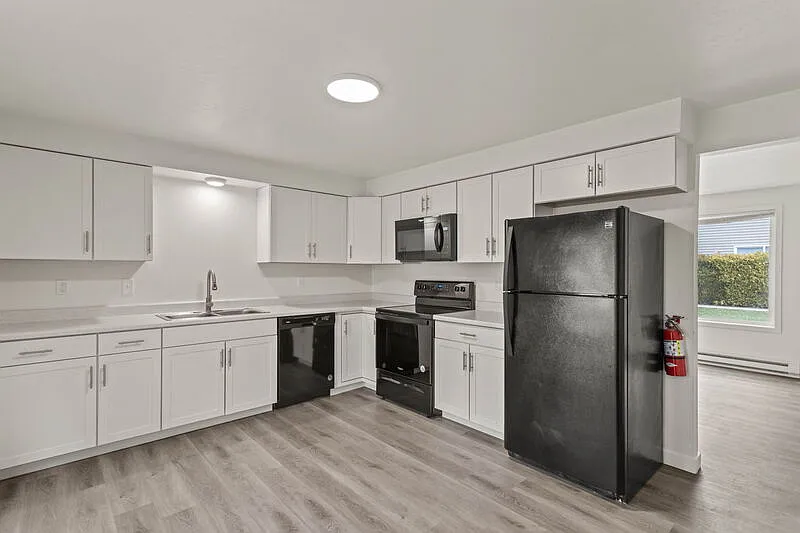 3 bed, 1.5 bath, 1104 sqft, $1,795 — Photo 4