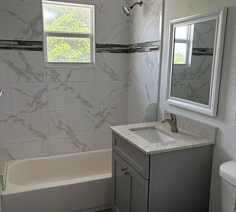 2nd image of 431 N L St