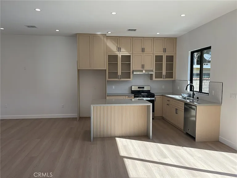 9626 Stonehurst Ave — Photo 3