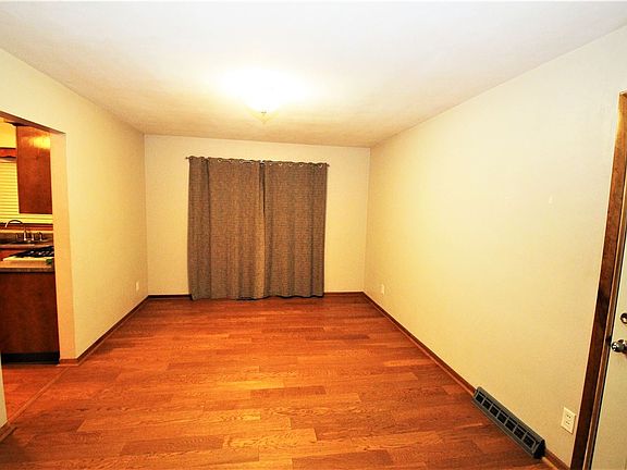 3rd image of 2804 Woodside Dr