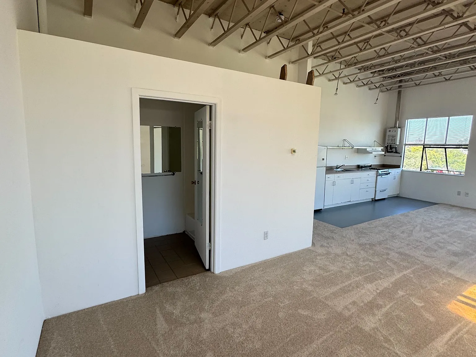 Studio, 750 sqft, $2,500 — Photo 4