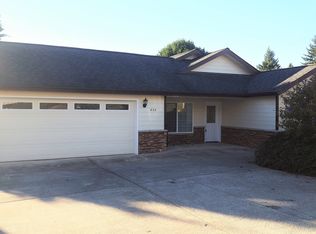 830 Limbaugh Way, Brookings, OR 97415