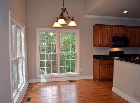 Eat-in-Kitchen