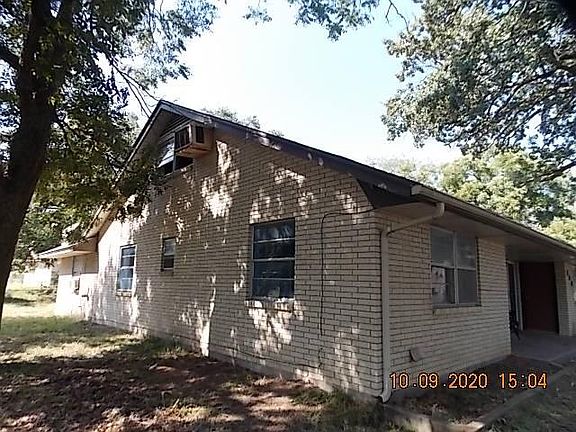 3rd image of 304 Oakwood Dr