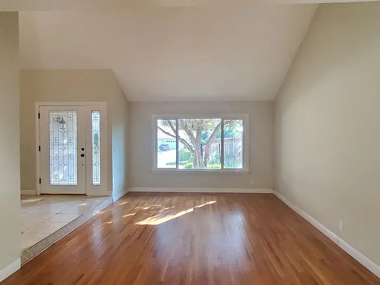 16745 Spring Hill Ct — Photo 7