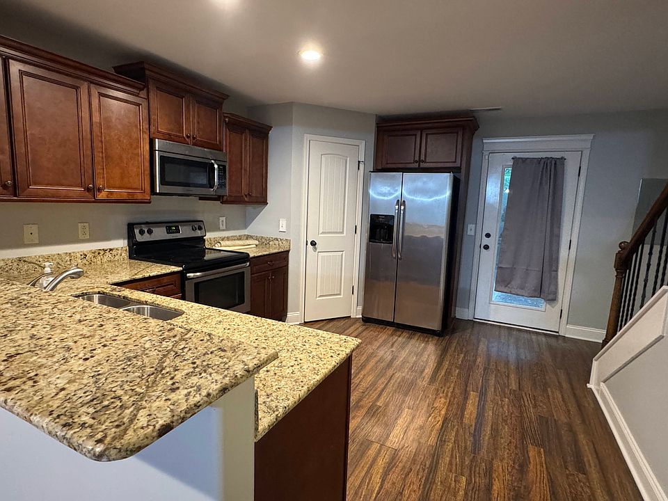 Kitchen, facing back door