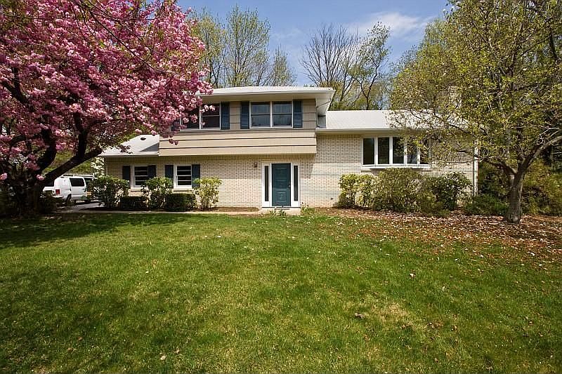 2nd image of 364 Mulberry Ct