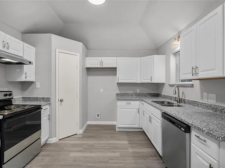 20575 Kings Rd — Photo 11