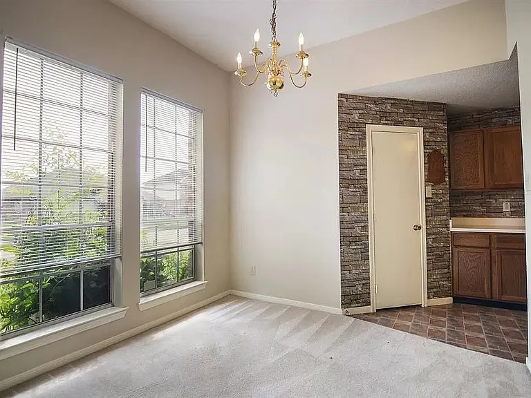 8311 Berkely Ct — Photo 8