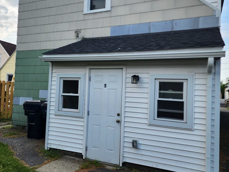 28 Cooke St #5 — Photo 13