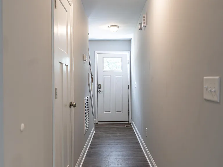 1040 W Indiana Ave — Photo 3