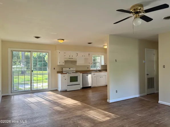792 Broad Creek Road, New Bern, NC 28560