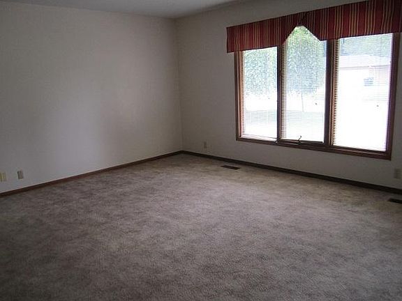 2nd image of 604 Catalina Dr