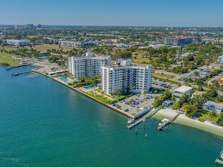 2800 N Flagler Dr #202 — Photo 47