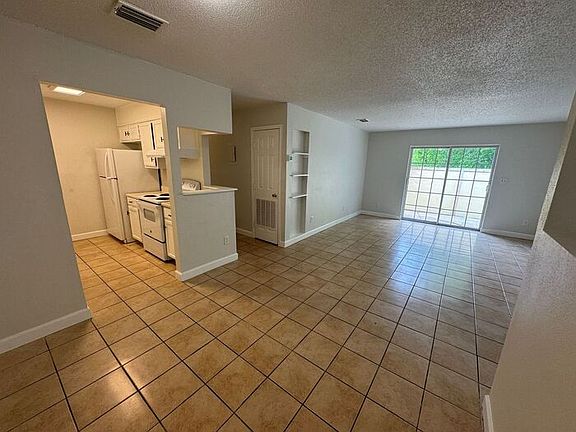 5th image of 1600 Green Briar Pkwy APT B