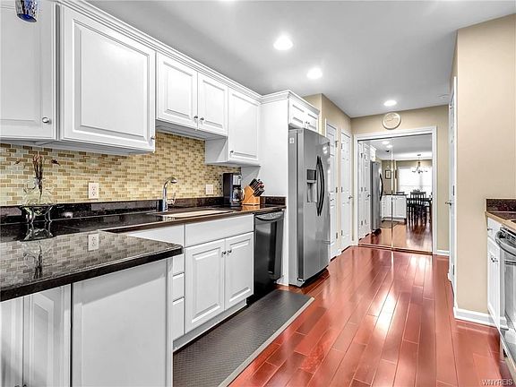 4th image of 927 Maryvale Dr