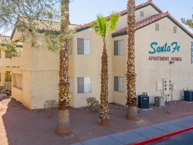 Santa Fe Apartments — Photo 2