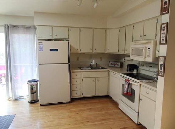 3rd image of 10624 Saint Michaels Terrace Ct