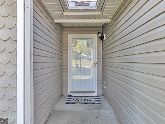 3rd image of 245 Misty Ridge Trl