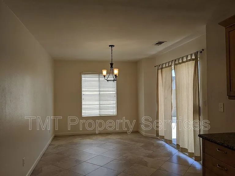 2537 Brunswick Dr — Photo 6
