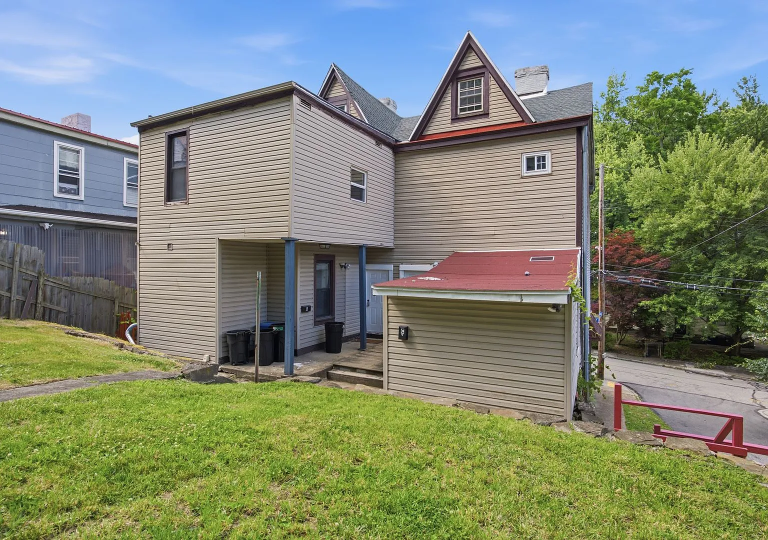 2822 Salisbury Street — Photo 3