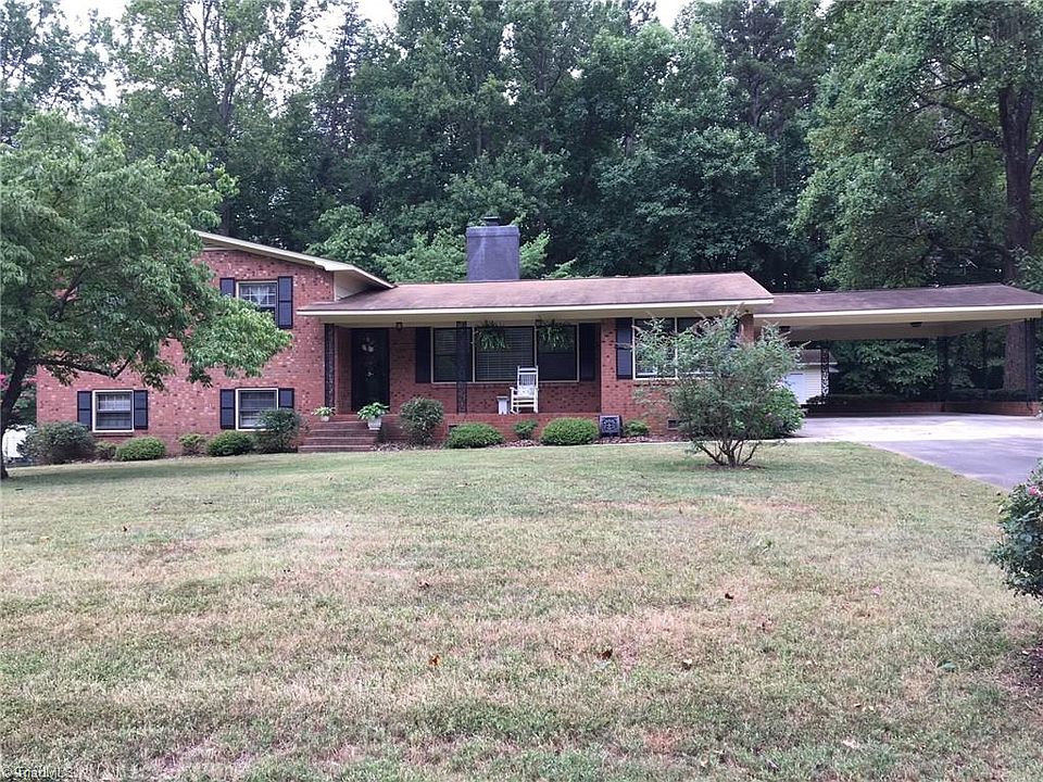 2nd image of 209 Fairway Dr