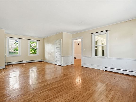 5th image of 155 Amity St