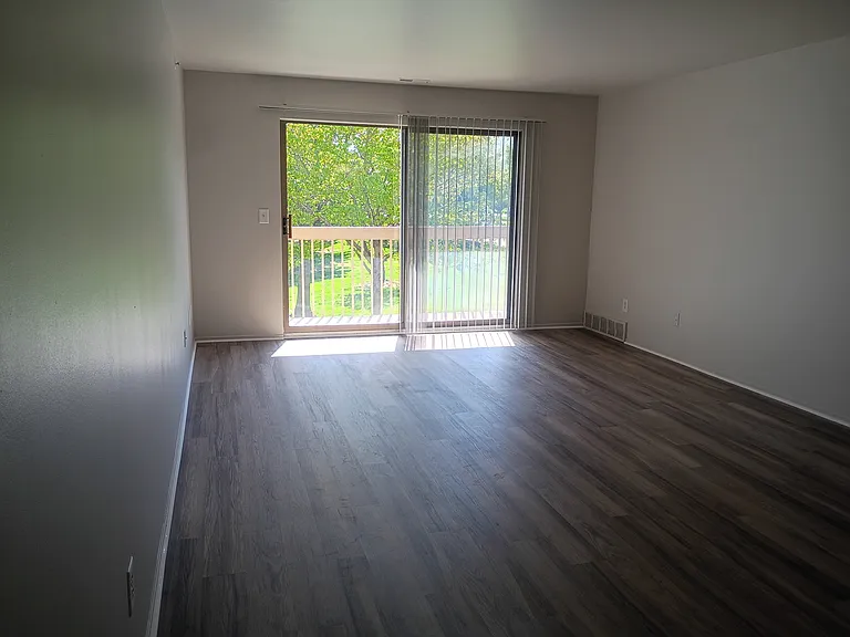 Prentiss Pointe Apartments — Photo 127