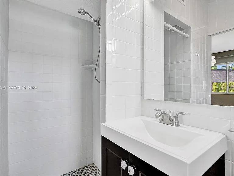 9040 Carlyle Ave — Photo 18