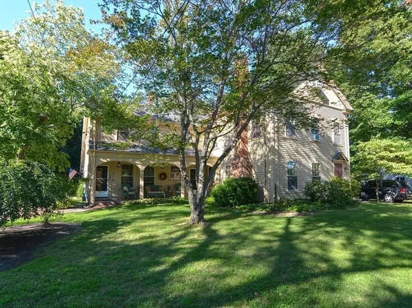 316 Village St, Medway, MA 02053