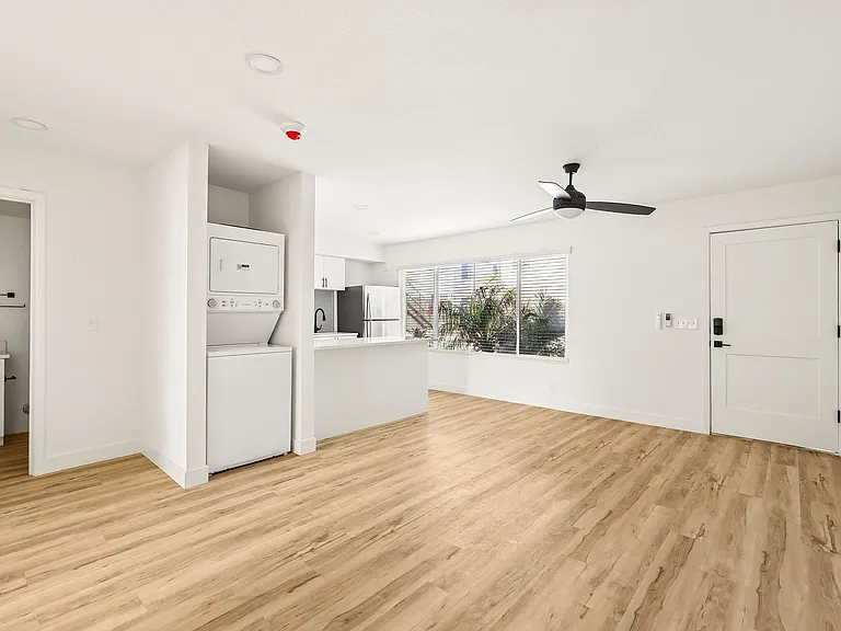The Crest |NEWLY Renovated Studios, Lofts, 1, 2 & 3 Bedroom Homes Near the Beach — Photo 51