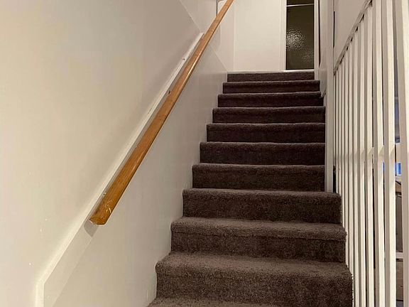 4th image of 4917 Hillcrest Dr #4