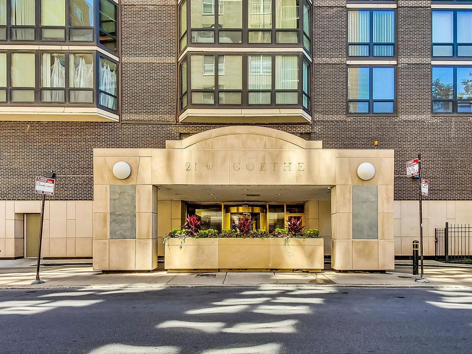 2 bed, 950 sqft, $3,600 — Photo 3