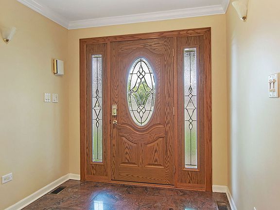 4th image of 602 N Benton St