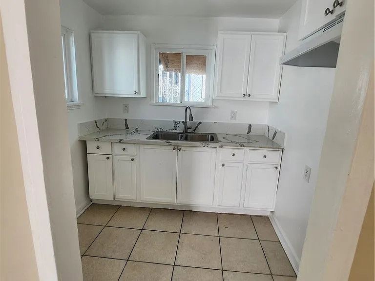3713 W Imperial Hwy #5 — Photo 2