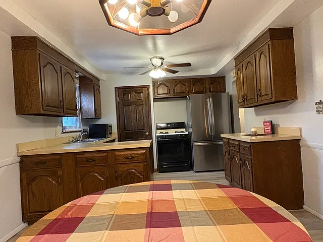 Kitchen & Dining Rm. New Fridge & LVP flooring.