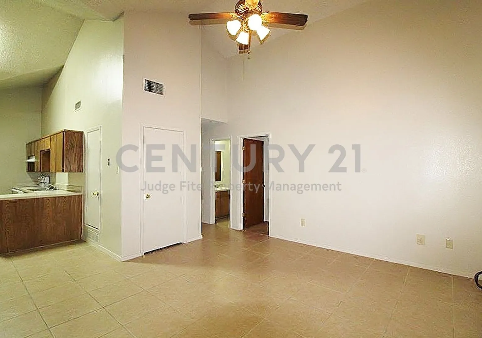 Adorable 2/1.5 in Weatherford For Rent! — Photo 3