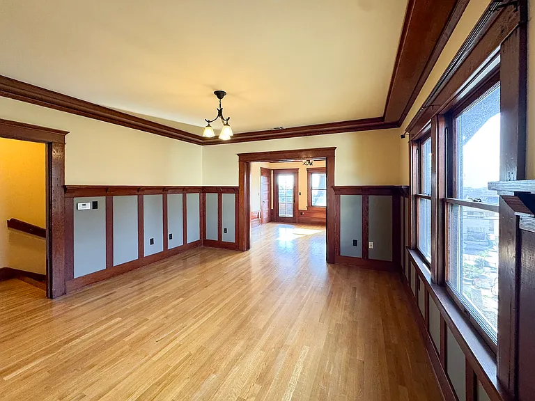 1123 Marion Ave — Photo 1