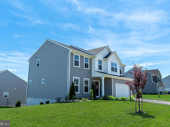 3rd image of 534 Emerald Way